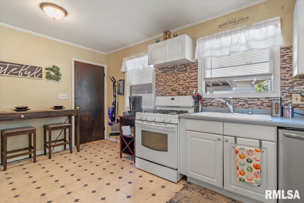 3619 Lancaster Road Springfield, IL 62703 - Photo 9 of 30