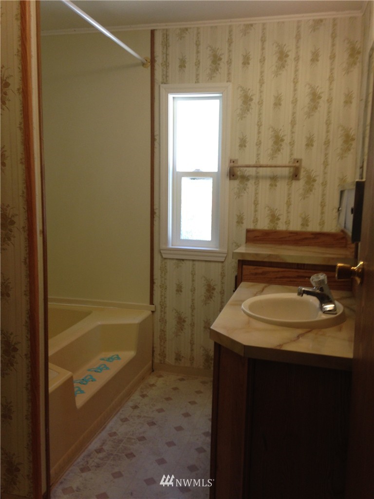 4621 Sunnyslope Road Southwest Port Orchard, WA 98367 - Photo 8 of 18 Gallery Image 8