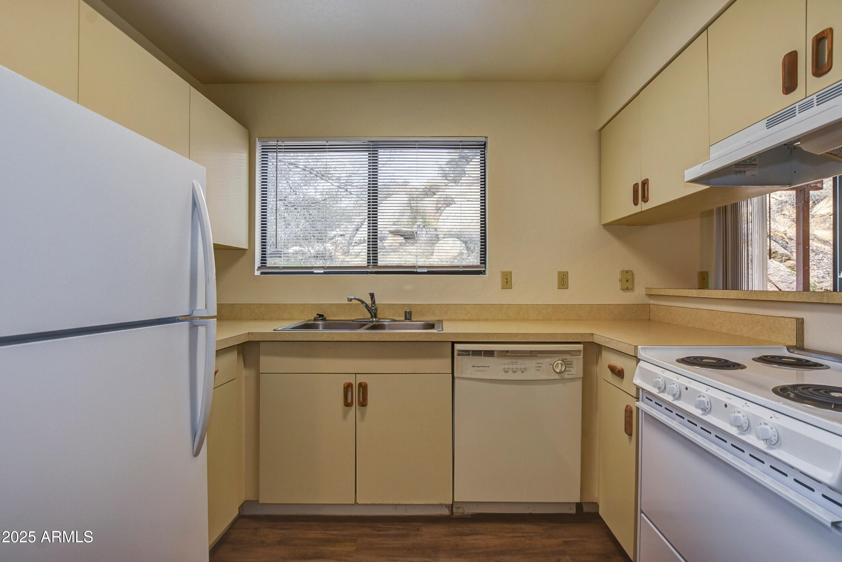 799 Sanctuary Road Prescott, AZ 86305 - Photo 16 of 57 Sanctuary 2 Kitchen