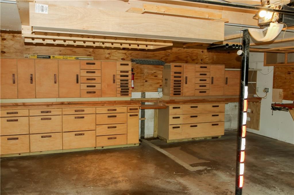 12 South Petrie Road Coraopolis, PA 15108 - Photo 18 of 23 Gallery Image 18