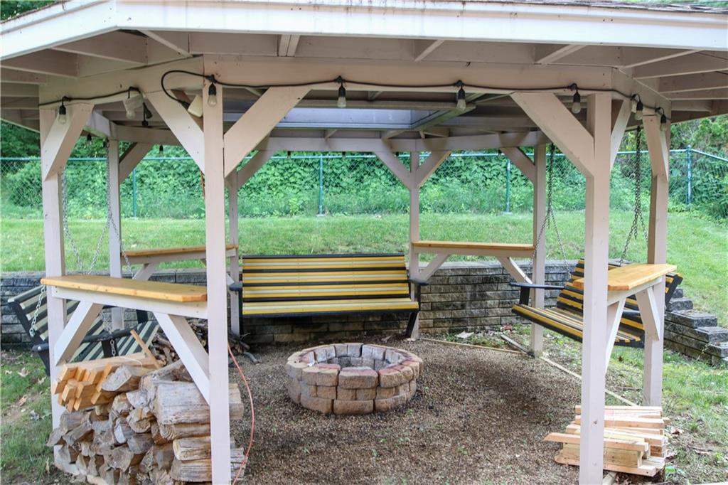 12 South Petrie Road Coraopolis, PA 15108 - Photo 22 of 23 Gallery Image 22