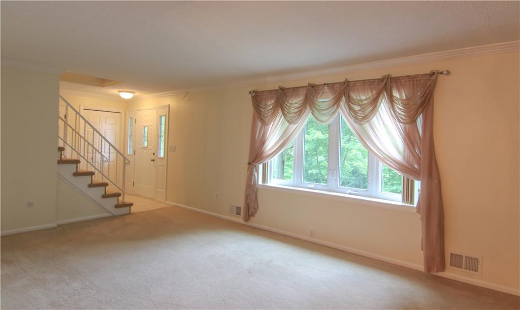 12 South Petrie Road Coraopolis, PA 15108 - Photo 4 of 23 Gallery Image 4