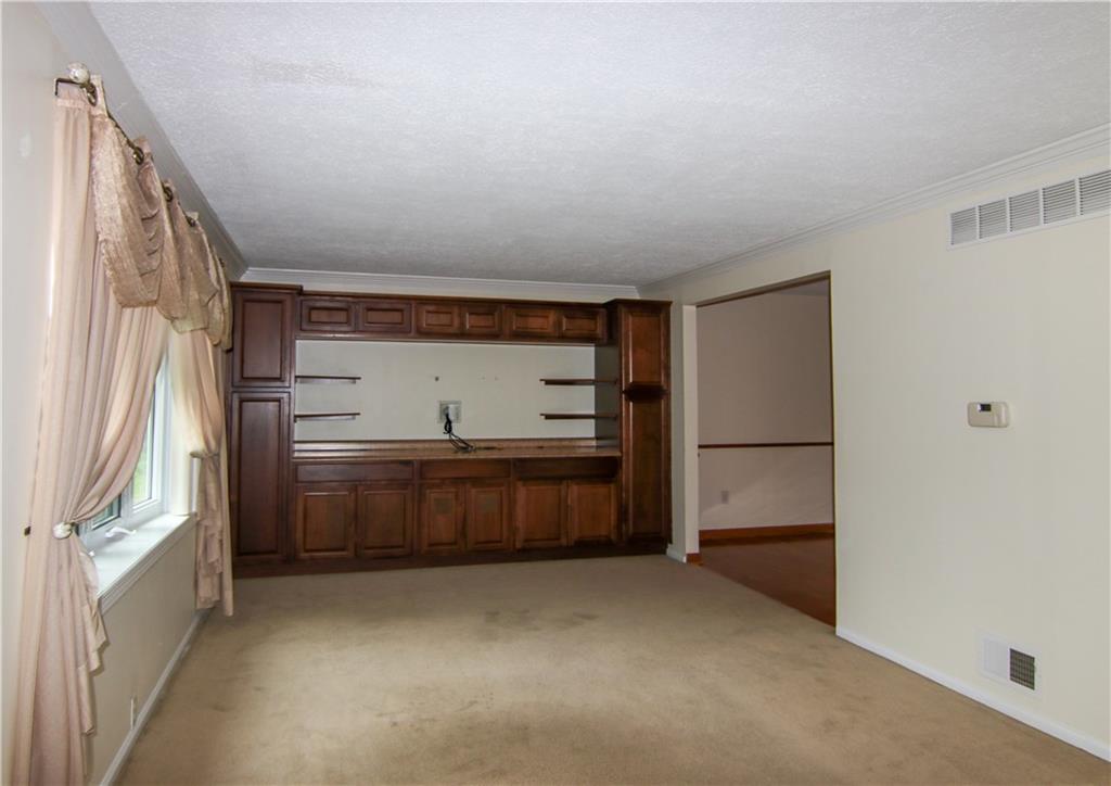 12 South Petrie Road Coraopolis, PA 15108 - Photo 5 of 23 Gallery Image 5