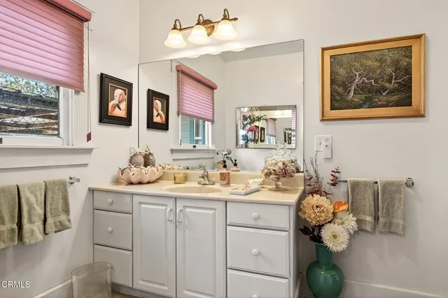 a en suite bathroom with a sink and a mirror