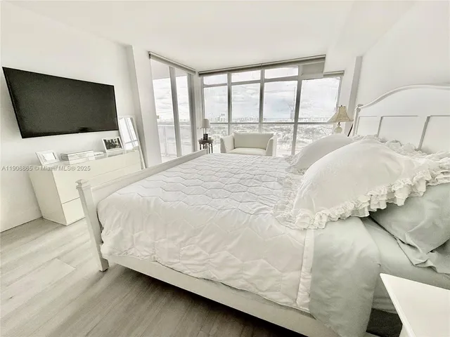 $680,000 | 1800 Sunset Harbour Drive, Unit 2005, Miami Beach, FL 33139