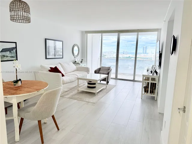 $680,000 | 1800 Sunset Harbour Drive, Unit 2005, Miami Beach, FL 33139