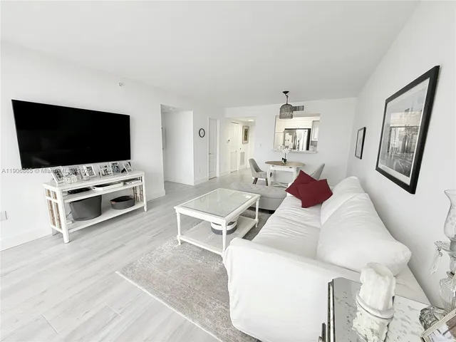 $680,000 | 1800 Sunset Harbour Drive, Unit 2005, Miami Beach, FL 33139