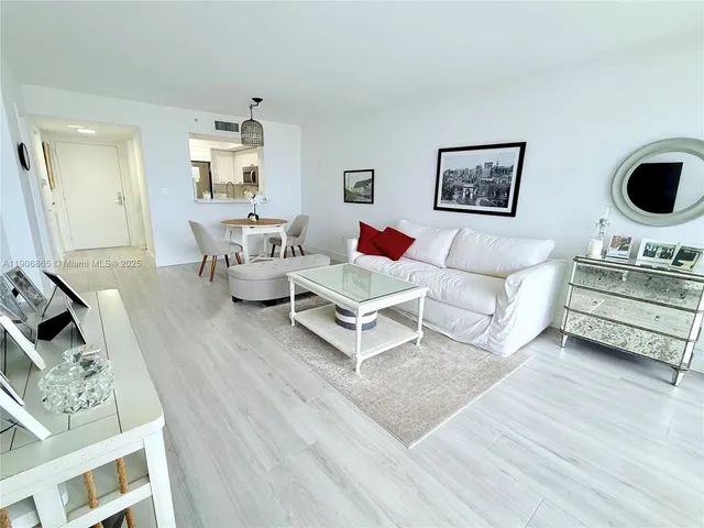 $680,000 | 1800 Sunset Harbour Drive, Unit 2005, Miami Beach, FL 33139