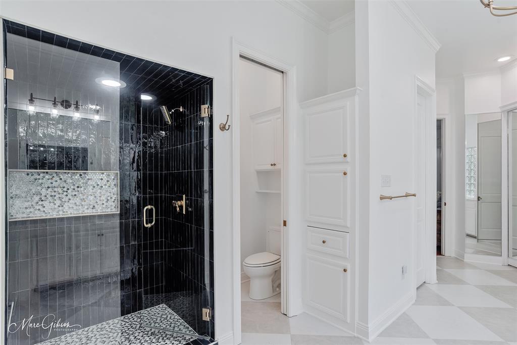 316 Autumn Ridge Drive Bossier City, LA 71111 - Photo 16 of 40 a bathroom with a glass shower door