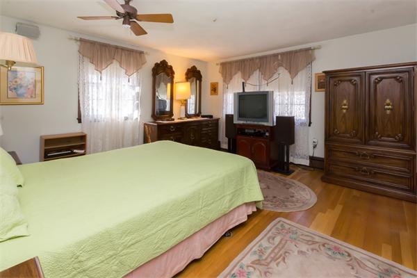 56 Hillcrest Road Waltham, MA 02451 - Photo 11 of 21