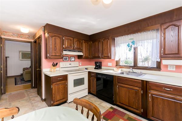 56 Hillcrest Road Waltham, MA 02451 - Photo 4 of 21