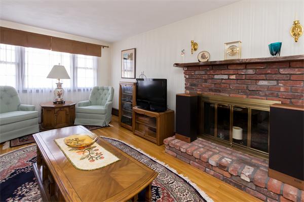 56 Hillcrest Road Waltham, MA 02451 - Photo 8 of 21