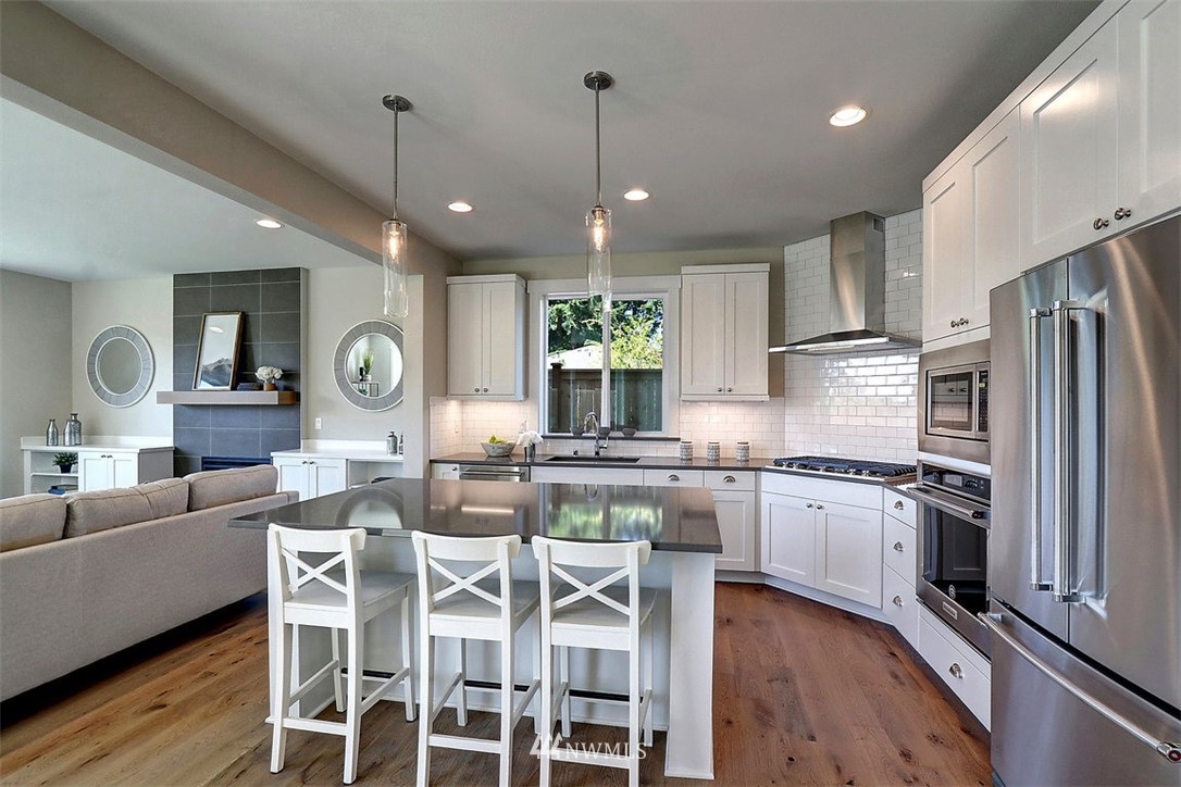 9211 Park Road Edmonds, WA 98020 - Photo 2 of 25