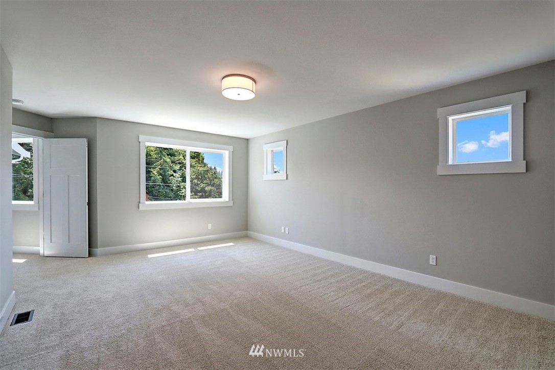 9211 Park Road Edmonds, WA 98020 - Photo 13 of 25