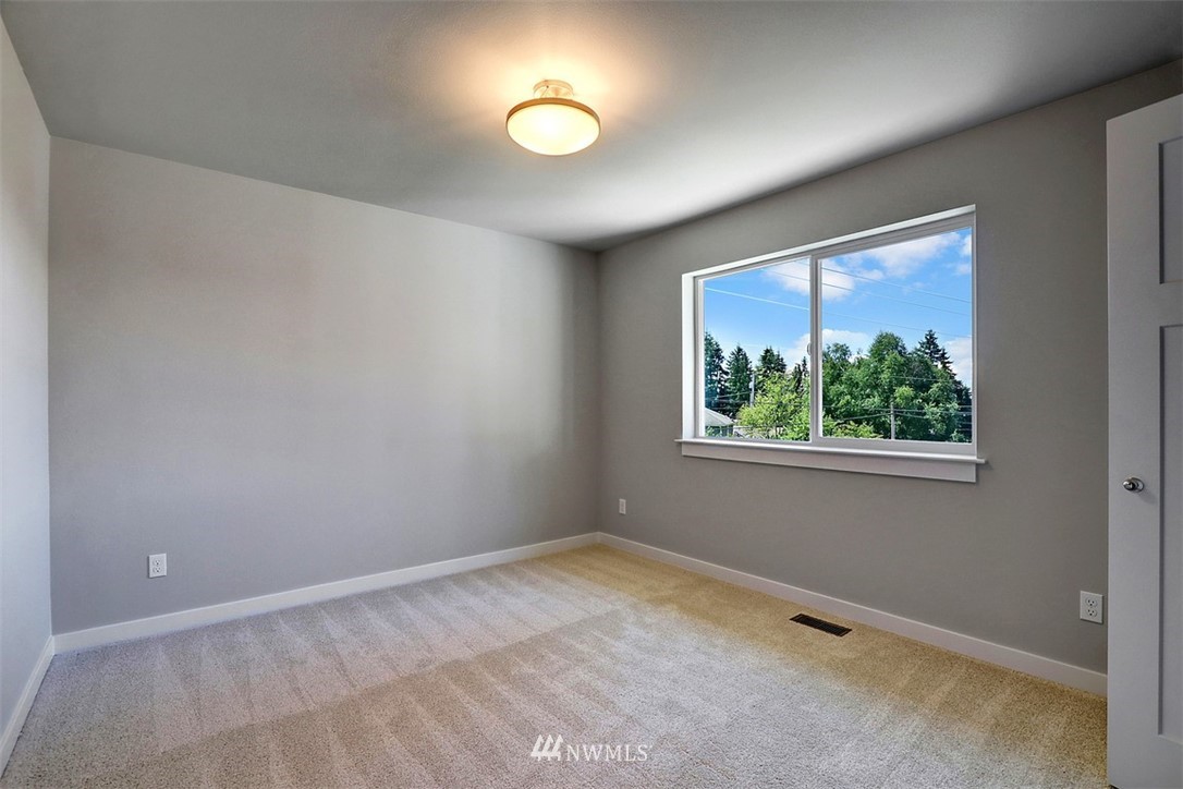 9211 Park Road Edmonds, WA 98020 - Photo 17 of 25