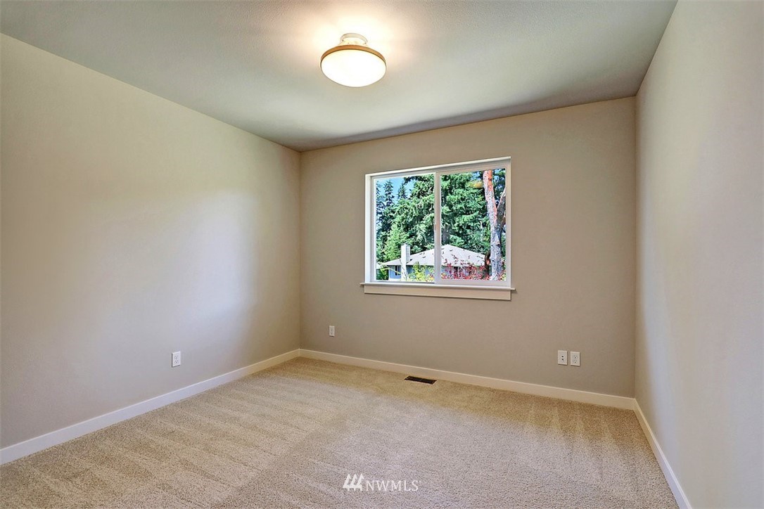9211 Park Road Edmonds, WA 98020 - Photo 18 of 25