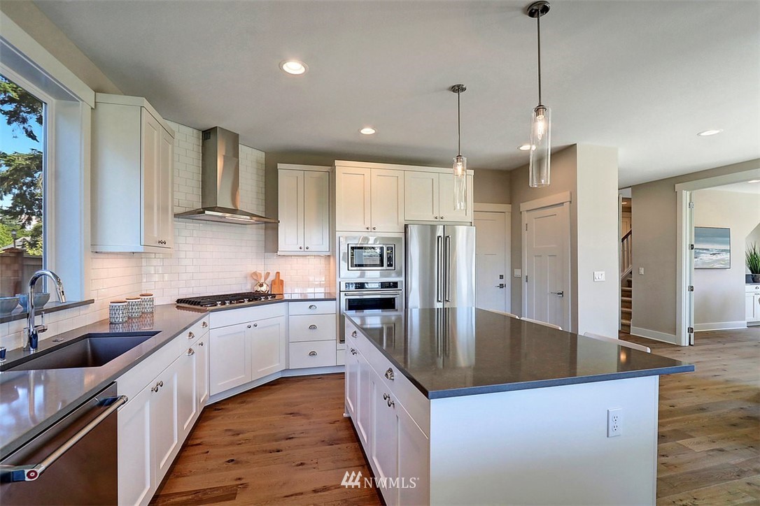 9211 Park Road Edmonds, WA 98020 - Photo 3 of 25
