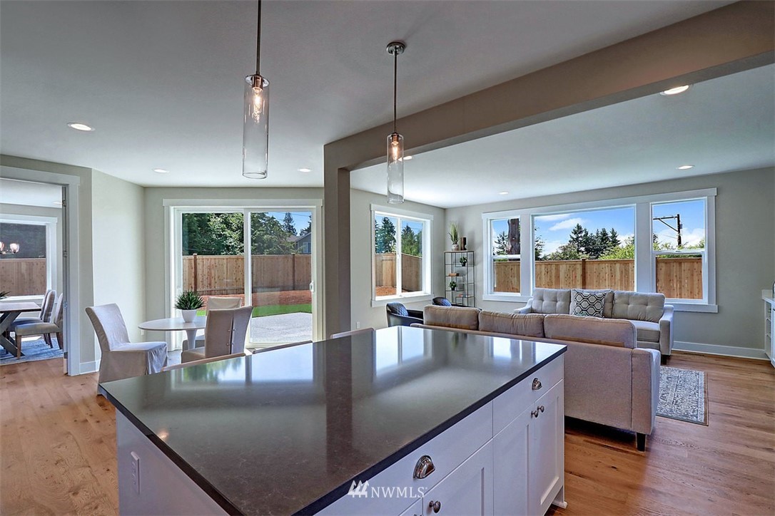 9211 Park Road Edmonds, WA 98020 - Photo 4 of 25