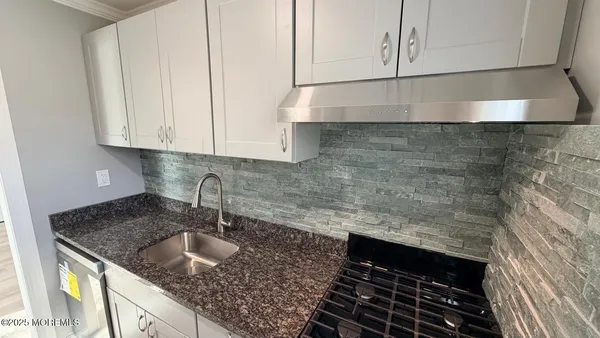 $2,100 | 420 Cross Road, Unit B16, Matawan, NJ 07747