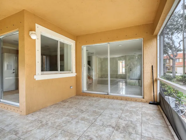 a view of empty room with window