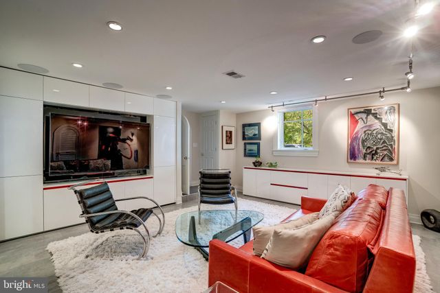 $2,800,000 | 100 Quay Street, Alexandria, VA 22314