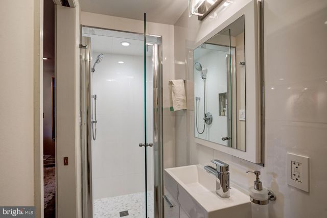 $2,800,000 | 100 Quay Street, Alexandria, VA 22314