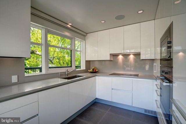 $2,800,000 | 100 Quay Street, Alexandria, VA 22314