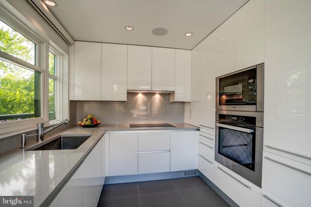 $2,800,000 | 100 Quay Street, Alexandria, VA 22314