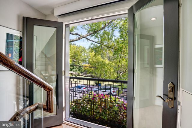 $2,800,000 | 100 Quay Street, Alexandria, VA 22314