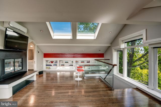 $2,800,000 | 100 Quay Street, Alexandria, VA 22314