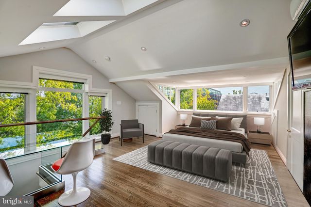 $2,800,000 | 100 Quay Street, Alexandria, VA 22314