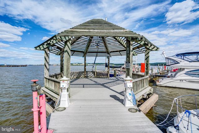 $2,800,000 | 100 Quay Street, Alexandria, VA 22314