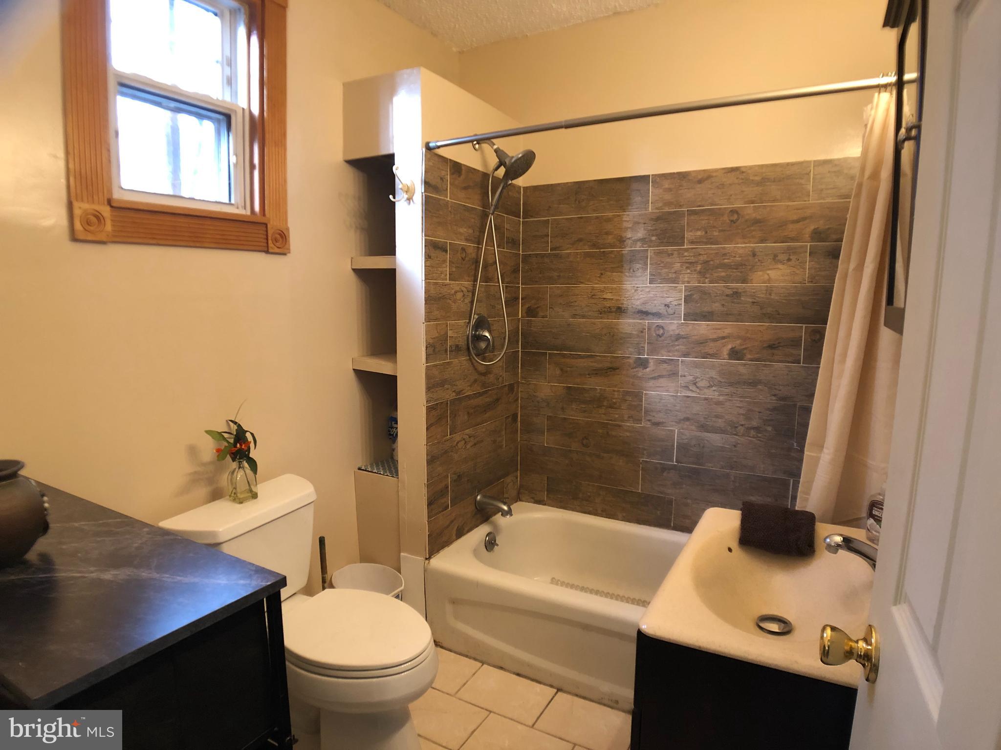 646 Convent Road Aston, PA 19014 - Photo 14 of 20 Bathroom