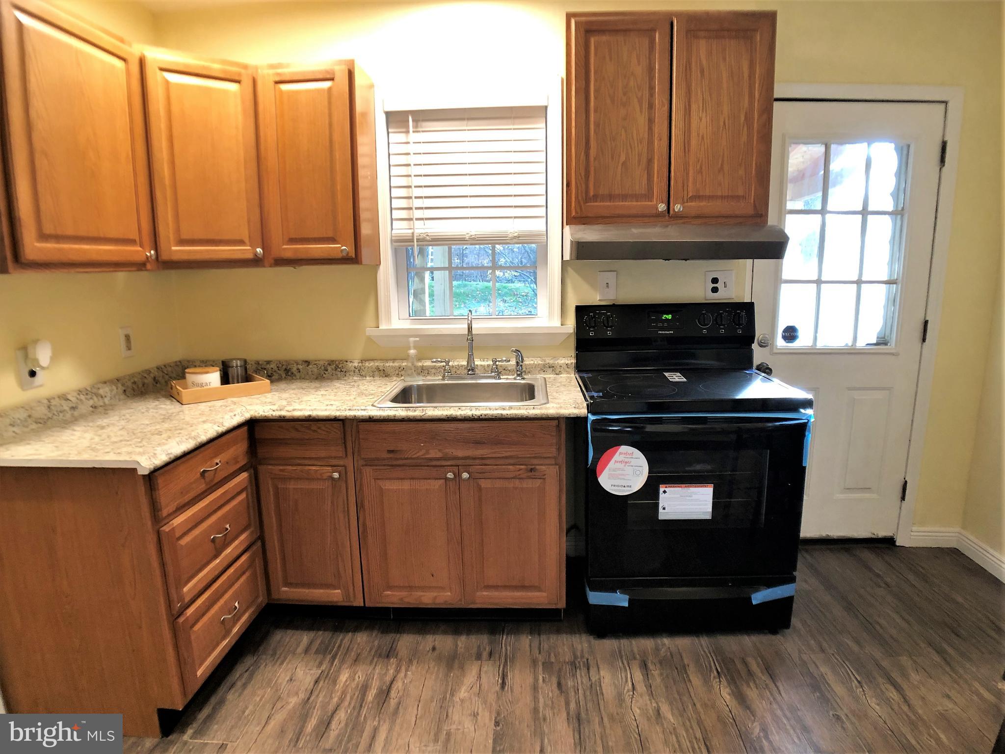 646 Convent Road Aston, PA 19014 - Photo 10 of 20 Kitchen with door to porch
