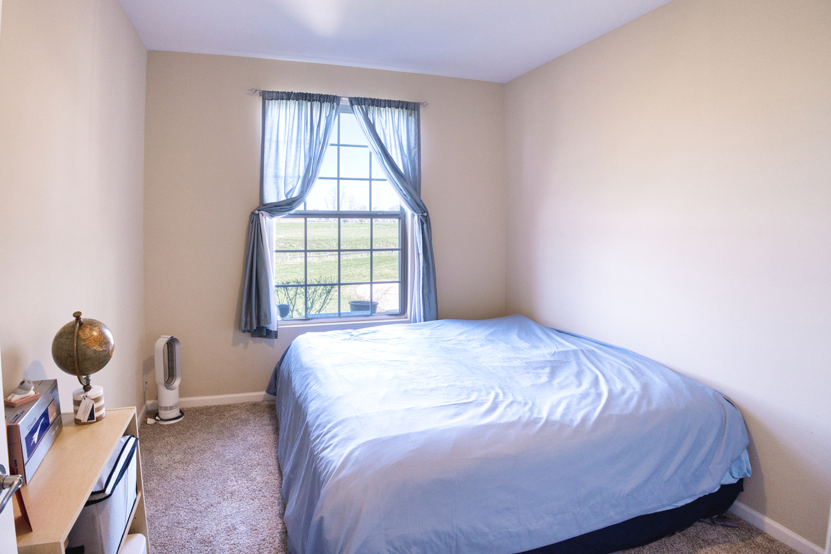 7520 Claridge Drive, Unit H Bridgeview, IL 60455 - Photo 17 of 22 a bedroom with a bed and a window