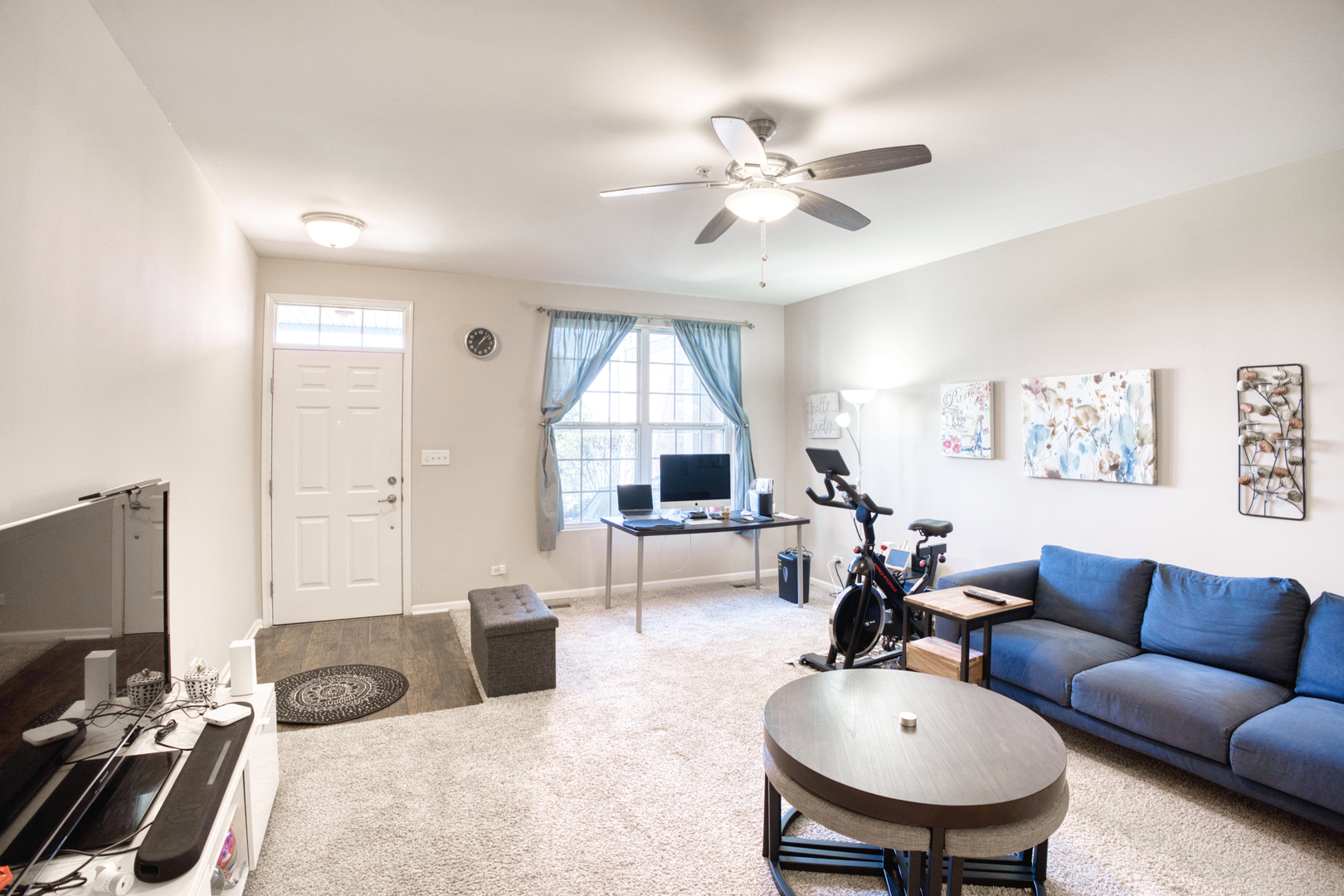 7520 Claridge Drive, Unit H Bridgeview, IL 60455 - Photo 4 of 22 a living room with furniture a flat screen tv and a window