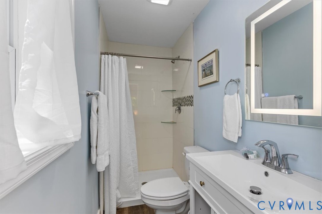 660 Johns Neck Road Weems, VA 22576 - Photo 22 of 65 Private bath for primary bedroom