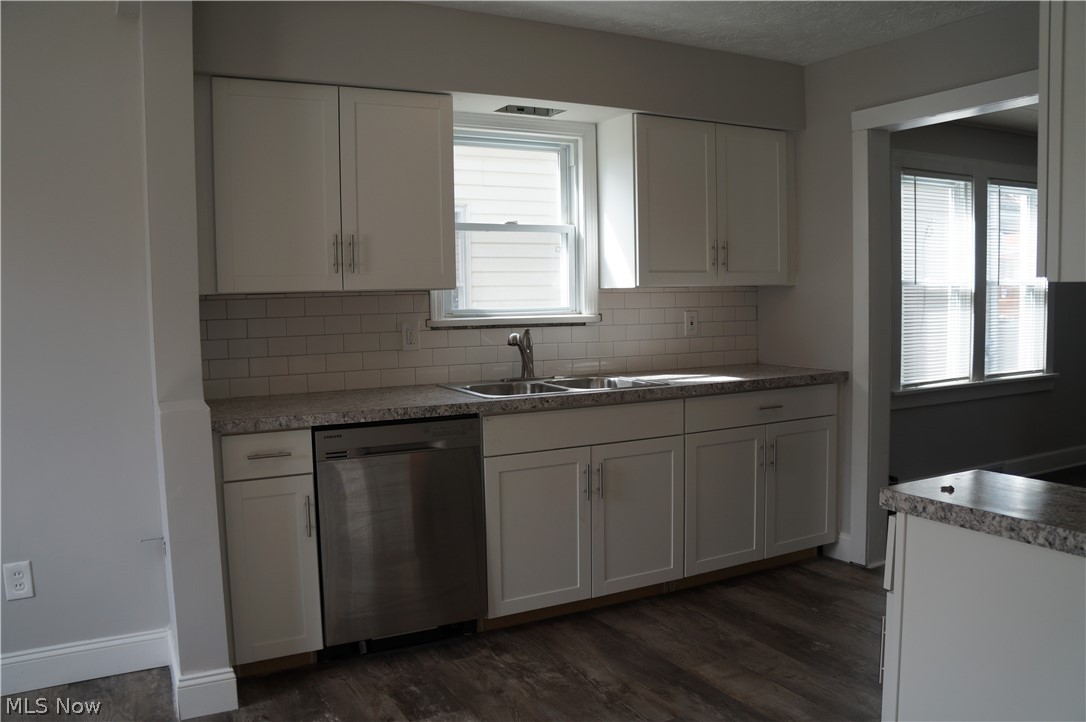12547 North Road Cleveland, OH 44111 - Photo 6 of 16 Gallery Image 6