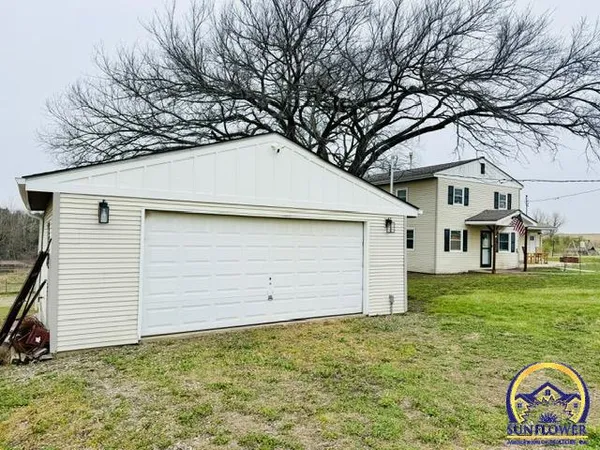 $275,000 | 10481 T4 Road, Hoyt, KS 66440