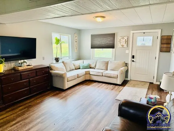 $275,000 | 10481 T4 Road, Hoyt, KS 66440