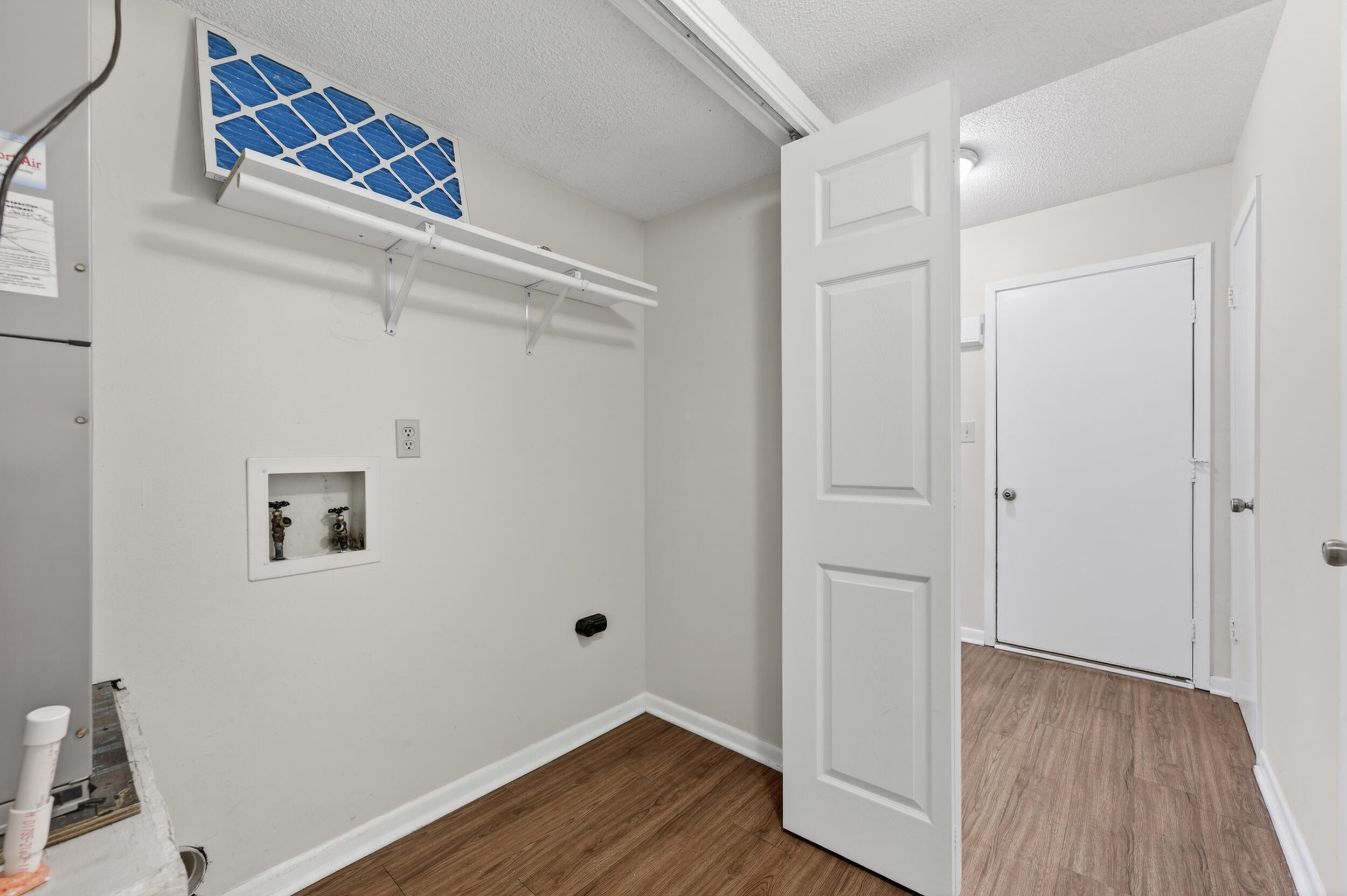 132 5th Avenue Shalimar, FL 32579 - Photo 13 of 39 a view of an empty room