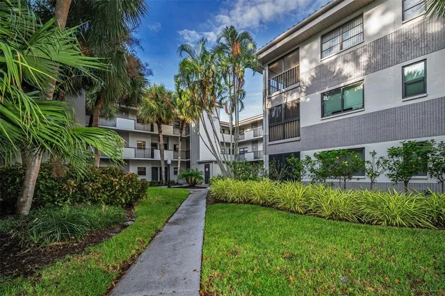 $151,500 | 2650 Countryside Boulevard, Unit C106, Clearwater, FL 33761