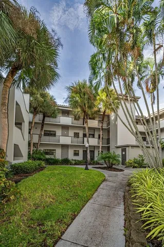 $151,500 | 2650 Countryside Boulevard, Unit C106, Clearwater, FL 33761