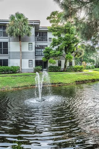 $151,500 | 2650 Countryside Boulevard, Unit C106, Clearwater, FL 33761