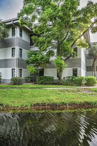 $151,500 | 2650 Countryside Boulevard, Unit C106, Clearwater, FL 33761