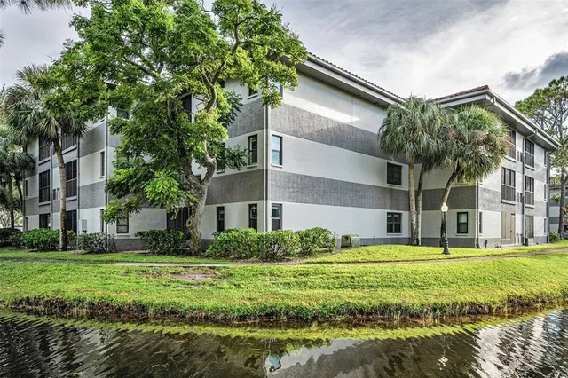 $151,500 | 2650 Countryside Boulevard, Unit C106, Clearwater, FL 33761