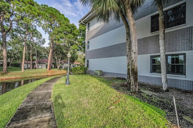 $151,500 | 2650 Countryside Boulevard, Unit C106, Clearwater, FL 33761