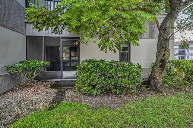 $151,500 | 2650 Countryside Boulevard, Unit C106, Clearwater, FL 33761