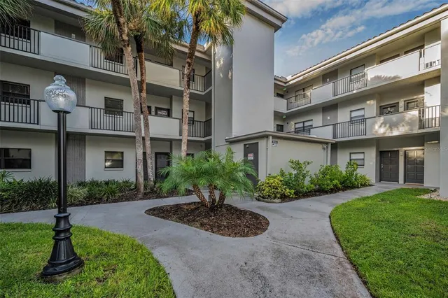 $151,500 | 2650 Countryside Boulevard, Unit C106, Clearwater, FL 33761