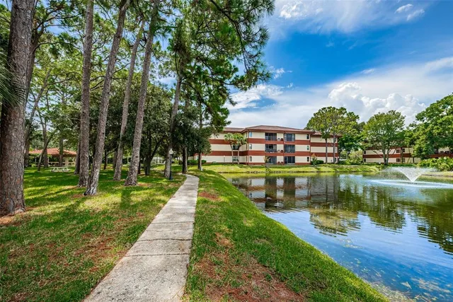 $151,500 | 2650 Countryside Boulevard, Unit C106, Clearwater, FL 33761